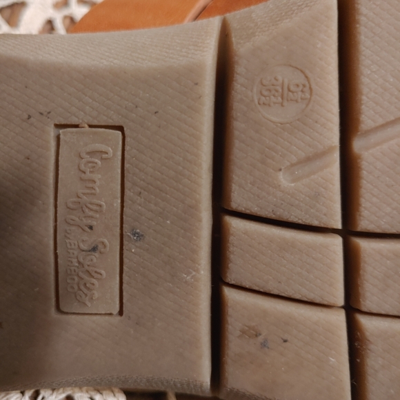 Comfy Soles Bamboo Chestnut Brown Strappy Sandals - Picture 9 of 11